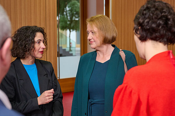 Politik, Studie zu Hass im Netz