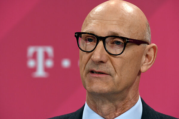 Timotheus Höttges, 2020