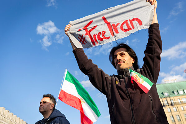 Weltweite Proteste zum Iran-Krieg Weltweit gehen Menschen auf die Straße und protestieren gegen den Iran-Krieg.