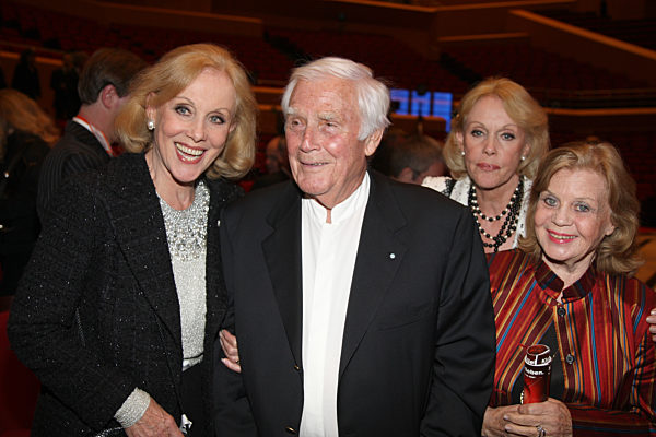 Die Kessler Zwillinge Alice Kessler (l) und Ellen Kessler (2r)...