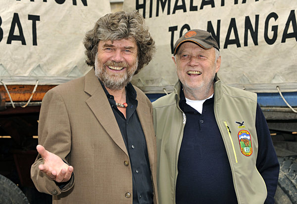 Der Bergsteiger Reinhold Messner (l) und der Regisseur Joseph Vilsmaier...