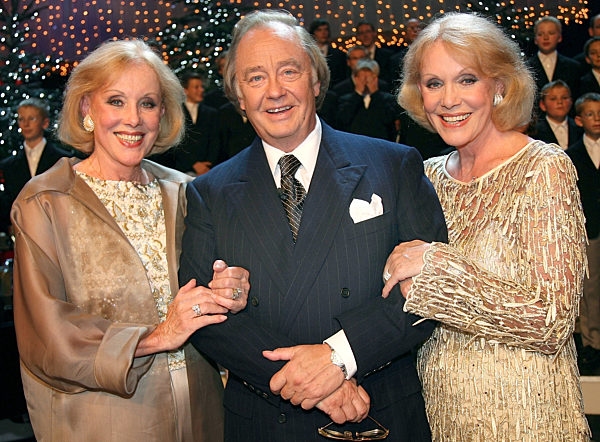 : Alice Kessler, Rene Kollo und Ellen Kessler (v-l) am Sonntag (03.09...