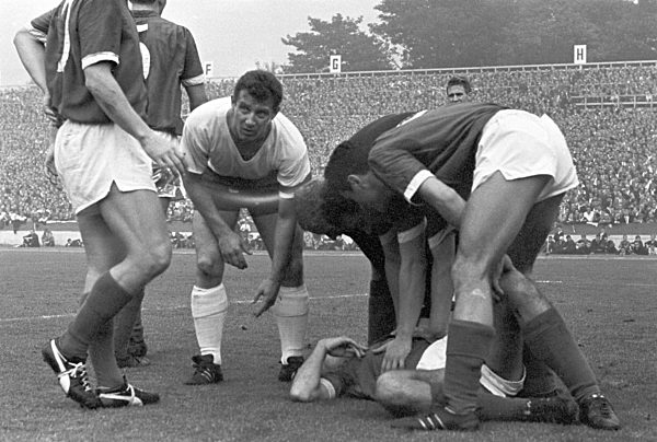 Soccer German Bundesliga 1963/64 - 1. FC Cologne - FC Schalke 04 2-2