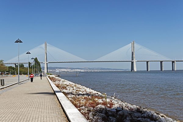 Parque de las Naciones, Expo area, Passeio das Tagides, bank promenade, bridge, Ponte Vasco da Gama, Portugal, Europe, Lisbon, Lisboa,