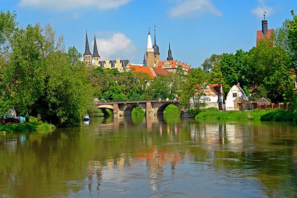 Europe, Germany, Saxony-Anhalt, Merseburg, footpath, town view, castle, cathedral, dome, Saint Laurentii et Johannis baptistae, Saale, shore, Saale, river, flow, new market bridge, bridge, architecture, trees, tower, castle, river, building, construction,