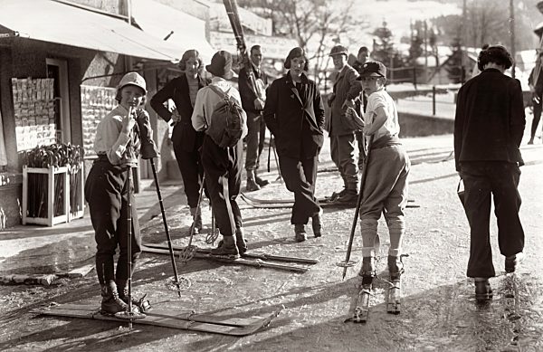 Switzerland, Europe, canton Bern, Bernese Oberland, Wengen, ski, historical, wooden ski, black and white, Eigerhubel, winter sports, tourism, 1930, tourism