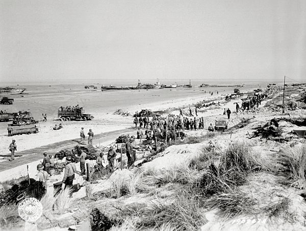 WW II, historical, war, world war, second world war, operation Overlord, Overlord, invasion, equipment, vehicles, vessels, beach, seashore, landing crafts, coast, June, 1944, dune, soldier, liberation, ships, Normandy, France, Europe, allies, Allied Forces