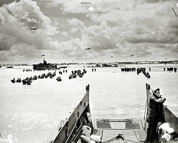 WW II, historical, war, world war, second world war, operation Overlord, Overlord, invasion, soldier, wade, water, landing, landing craft, attack, battle, June, 1944, barrage balloon, English Channel, Utah Beach, Normandy, France, Europe, allies, Allied Fo