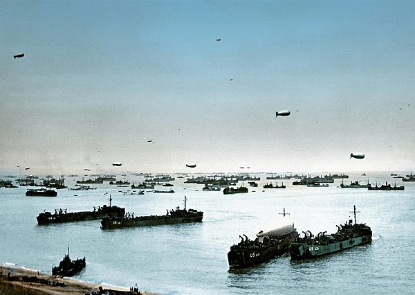 WW II, historical, war, world war, second world war, operation Overlord, Overlord, invasion, allies, Allied Forces, ships, boats, Omaha Beach, D-Day, June, 1944, sky, balloon, barrage balloon, Colleville-sur-Mer, Normandy, France, Europe,