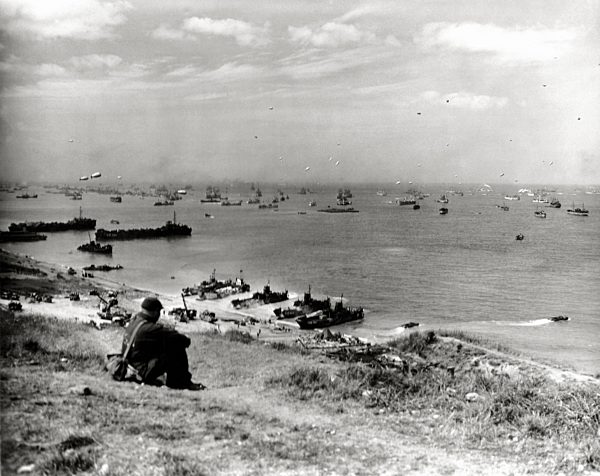 WW II, historical, war, world war, second world war, operation Overlord, Overlord, invasion, man, soldier, beach, seashore, landing crafts, ships, June, 1944, US, captive balloons, Omaha Beach, Normandy, France, Europe, allies, Allied Forces, D-Day,