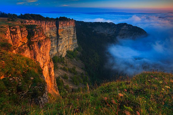 Alps, afterglows, rocky cirque, cirque, view, mountains, mountain massif, trees, Creux du van, cliff, rock, cliff massif, cliff wall, mountains, glowing, sky, Jura, morning, natural monument, physical spectacle, fog, fog patches, canton Neuenburg, Neuenbur