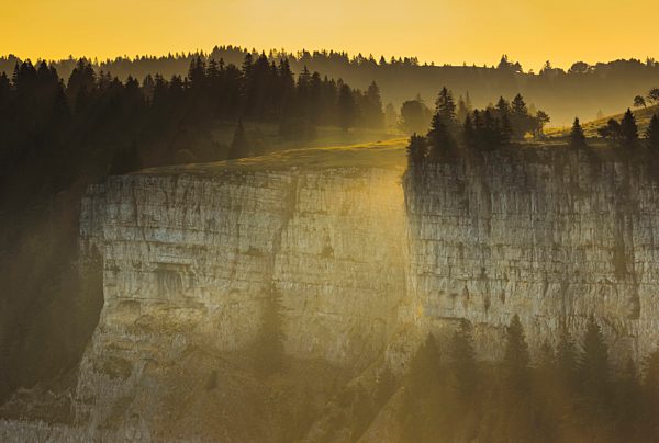 Alps, rocky cirque, cirque, view, mountains, mountain massif, trees, Creux du van, cliff, dusk, twilight, rock, cliff, rock kettle, cliff kettle, cliff massif, cliff wall, mountains, back light, autumn, sky, Jura, light, morning, daybreak, natural monument