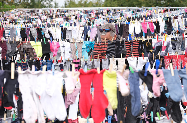 Weltrekordversuch: Längste Wäscheleine mit meisten Sockenpaaren