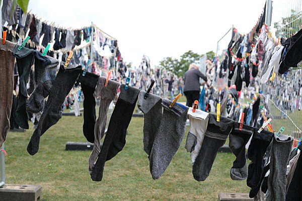 Weltrekordversuch: Längste Wäscheleine mit meisten Sockenpaaren