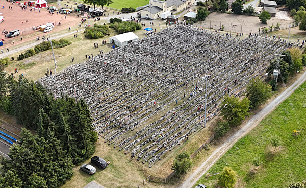 Weltrekordversuch: Längste Wäscheleine mit meisten Sockenpaaren