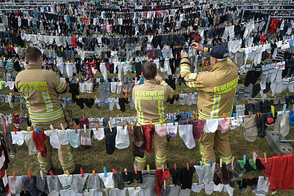 Weltrekordversuch: Längste Wäscheleine mit meisten Sockenpaaren