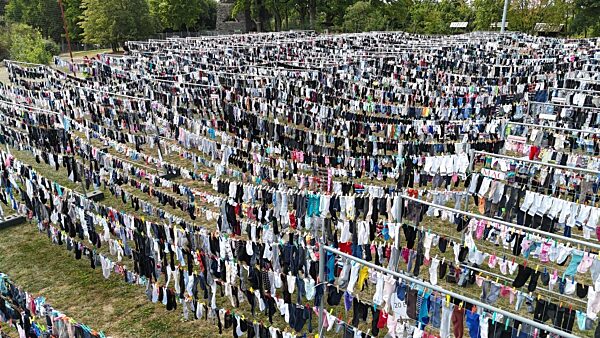 Weltrekordversuch: Längste Wäscheleine mit meisten Sockenpaaren