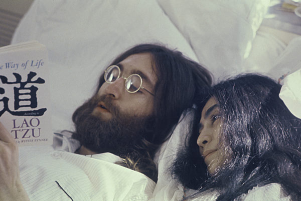 JOHN LENNON (Geboren am 9. Oktober 1940 in Liverpool, England; Starb am 8...