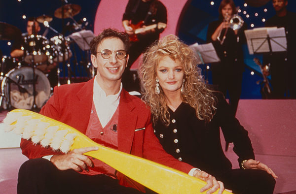 Pack' die Zahnbürste ein