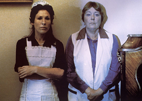 DER ANGRIFF DER GEGENWART AUF DIE ÜBRIGE ZEIT