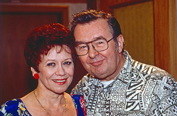 Mit einem Bein im Grab