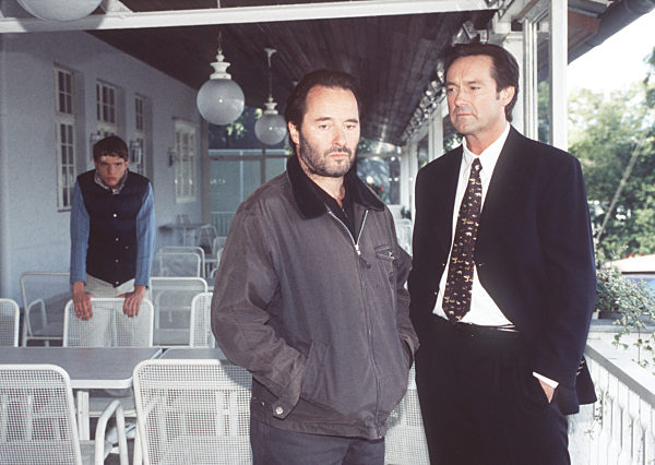 OPFERLAMM - ZWISCHEN LIEBE UND HASS