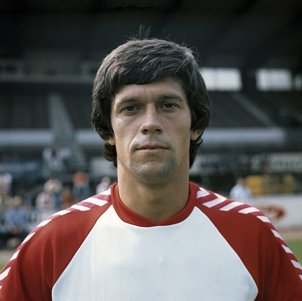 Portraet Werner Lorant, Fussball, Bundesliga, 1976/1977, Pressetermin Rot-Weiss Essen, Vorstellung der Mannschaft fuer die neue Saison