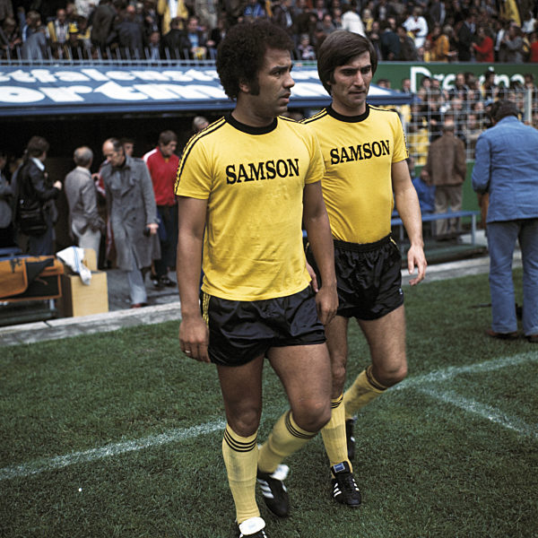 Einlauf, Rueckkehr zur 2. Halbzeit, Erwin Kostedde (BVB) links und Herbert Meyer (BVB), Fussball, Bundesliga, 1976/1977, Borussia Dortmund gegen Borussia Moenchengladbach 0:0