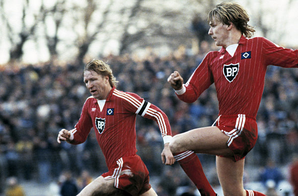 Spielszene, Spielfuehrer Horst Hrubesch (HSV) links und Holger Hieronymus (HSV), Fussball, Bundesliga, 1981/1982, MSV Duisburg gegen Hamburger SV 1:2