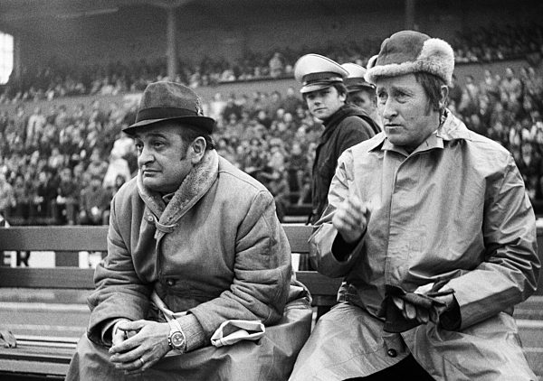 Offenbachs Trainer Rudolf Gutendorf und Praesident Horst Gregorio Canellas beim Spiel Rot-Weiss Oberhausen gegen Kickers Offenbach, Bundesliga, Saison 1970/1971