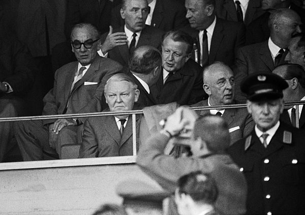 Bundeskanzler Ludwig Erhard und DFB-Praesident Dr. Hermann Goesmann auf der Tribuene im Stadion Rote Erde in Dortmund beim Spiel Borussia Dortmund gegen 1860 Muenchen, Bundesliga, Saison 1965/1966