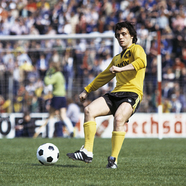 Torfestival im Rheinstadion Duesseldorf, Spielszene, Wolfgang Frank (BVB) im Ballbesitz, Fussball, Bundesliga, 1977/1978, Borussia Moenchengladbach gegen Borussia Dortmund 12:0
