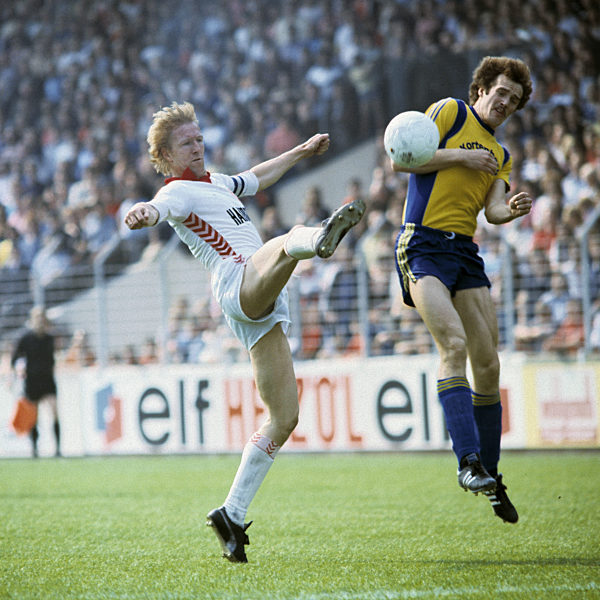 Spielszene, Horst Hrubesch (RWE) links und ein Union Spieler, Fussball, 2. Bundesliga Nord, 1977/1978, Rot-Weiss Essen gegen SG Union Solingen 2:0