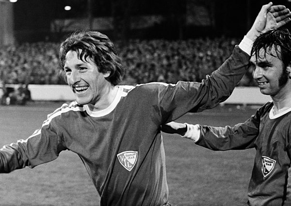 Bochumer Torjubel beim Spiel VfL Bochum gegen Hannover 96, Bundesliga, Saison 1972/1973