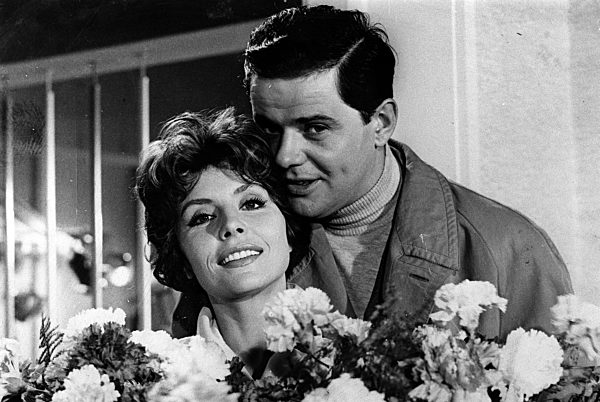 LIEBE AUF KRUMMEN BEINEN