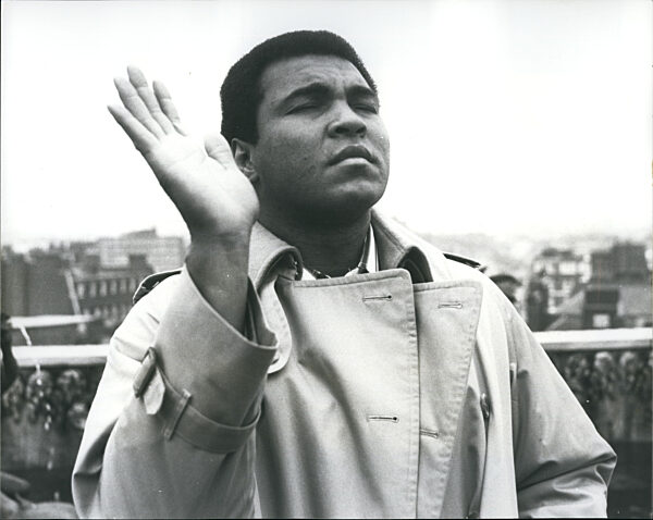 Ali macht in London Werbung für den Film