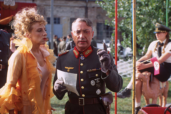 DIE MÄNNER IHRER MAJESTÄT