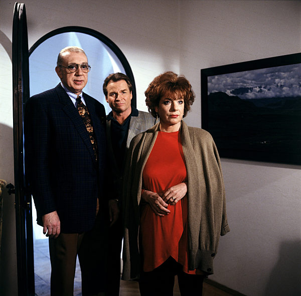 DERRICK Ein Tod auf dem Hinterhof