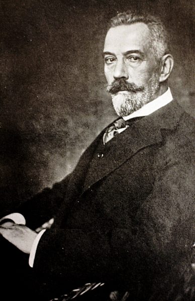 Theobald Theodor Friedrich Alfred von Bethmann-Hollweg.