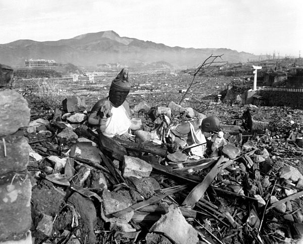 EFFECTS OF THE ATOMIC BOMB 完全版 EFFECTS OF THE ATOMIC BOMB 完全版 The Atomic Bombing of
