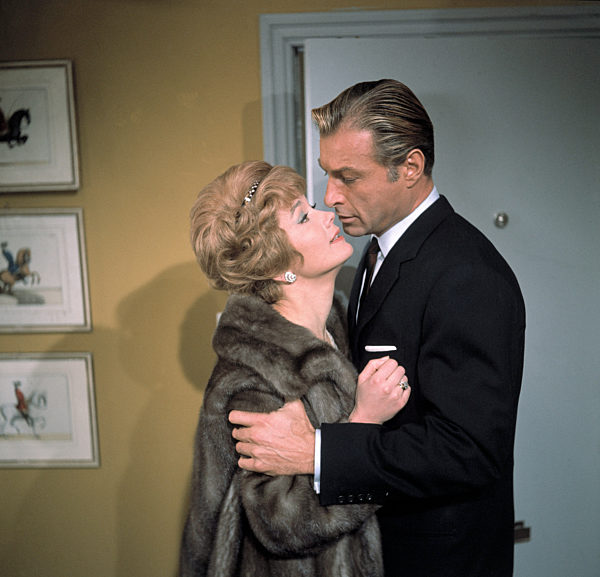 FRÜHSTÜCK IM DOPPELBETT