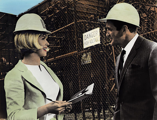 Spion in Spitzenhöschen