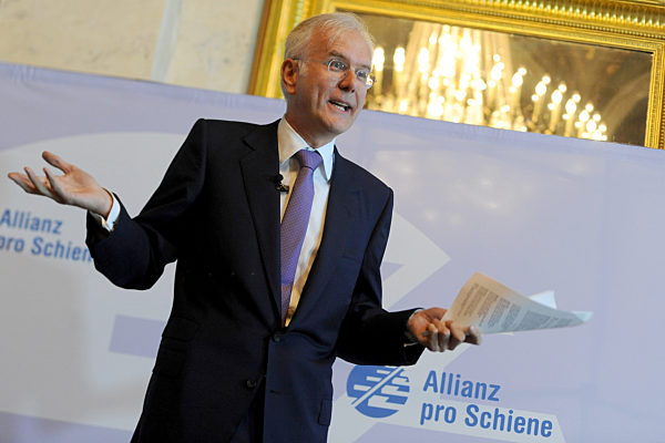 Harald Schmidt zeichnet "Eisenbahner mit Herz 2012" aus