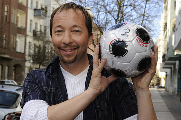 DJ BoBo posiert bei einem Fotoshooting am Dienstag (18.3...