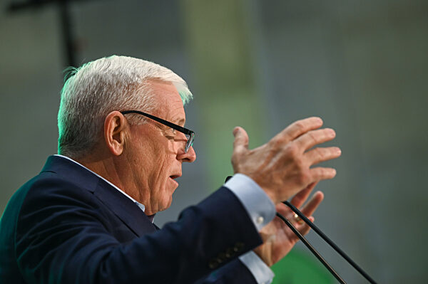 Richtfest für Avnet Elektronik-Verteilzentrum in Bernburg