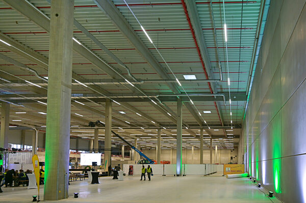 Richtfest für Avnet Elektronik-Verteilzentrum in Bernburg