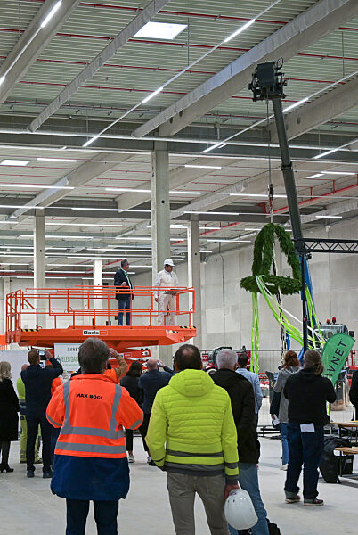 Richtfest für Avnet Elektronik-Verteilzentrum in Bernburg