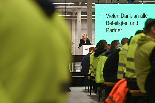 Richtfest für Avnet Elektronik-Verteilzentrum in Bernburg