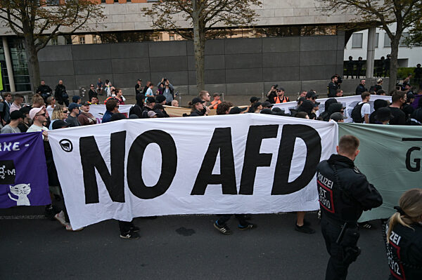 Landtagswahl Thüringen - Antifa-Demonstration durch Erfurt