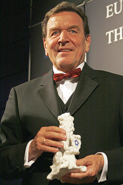 Altbundeskanzler Gerhard Schröder hält am Montag (05.11...